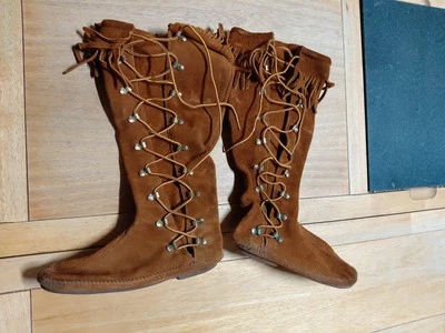 Botas vintage Minnetonka couro camurça franja alta joelho alto mocassim marrom EUA - Imagem 1 de 4