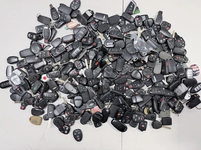 LARGE LOT OF KEY FOBS OEM AND AFTERMARKET LOT UNTESTED LARGE BOX FILLED 1829 - Image 1 of 4