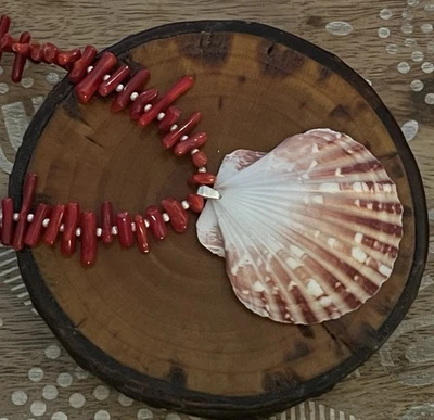 Nuevo Bonito Collar de Cuentas Semilla de Coral Rojo y Perla con Colgante de Cáscara de Vieira Foto 1 de 4