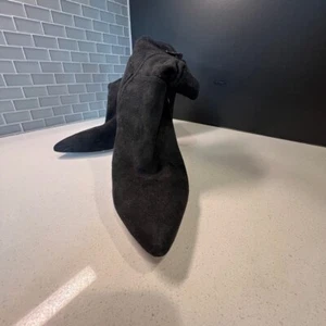 Gently worn ankle boots by XOXO size 10 3” heel black light suede - Picture 1 of 7