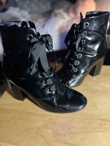 Kenneth Cole Gothic Women’s Patent Leather Shiny Heel Lace Up Gothic Boot 8.5 - Picture 1 of 14