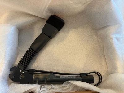 宝马 128i 135i 328i 335i M3 X1 左前座皮带扣 72117213563 原始设备制造商 全新 — 第 1/3 张图片