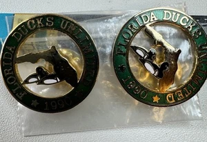 2 Beautiful Ducks Unlimited pin awesome coloring!  Round pinback 7/8" 1990 VGT - Picture 1 of 7