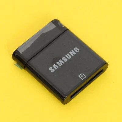 Genuine Samsung EPL-1PLRBE SD Memory Card to 30-Pin Adapter - Image 1 of 4