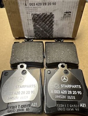 Pastilhas de freio traseiras para veículos Mercedes Benz classe C, CLK, E e SLK - NOVO FABRICANTE DE EQUIPAMENTO ORIGINAL - Imagem 1 de 2