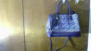 NEW! Nice Tommy Hilfiger Signature Navy/White Purse Shoulder/Handbag *3 Scuffs* - Picture 1 of 23
