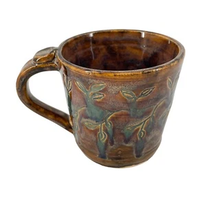 Taza de cerámica de estudio con sello de nudo celta, diseño en relieve de hojas, 12 oz hecha a mano - Imagen 1 de 9