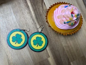 ST. PATRICK'S DAY EARRINGS - CLOVER - Picture 1 of 1
