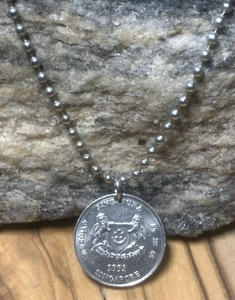 Collana unisex 22" ciondolo moneta 20 centesimi Singapore 1963. Ottimo regalo ๐ฅ ๐ฆ - Foto 1 di 7