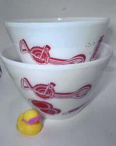Fire King Kitchen Ausili Set di 2 Ciotole di Miscelazione Antispruzzo Rosso e Bianco - Foto 1 di 8