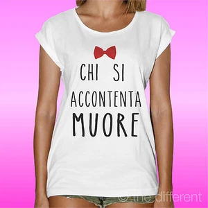T-SHIRT DONNA FRASE CHI SI ACCONTENTA MUORE  PAPILLON IDEA REGALO  - Picture 1 of 1