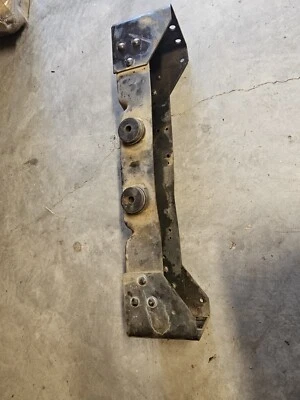 Chevy Chevrolet GMC 1998 C6500 y C7500 travesaño delantero soporte entre el marco Foto 1 de 4