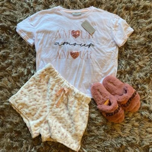 Newlook white print size8 pj set with pink faux fur slippers sizeM to fit 5/6 - Picture 1 of 1