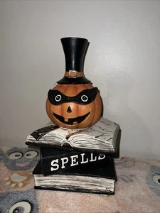 Halloween Deko Kürbis auf gestapelten Büchern mit Hut Dekoration 12" NEU! - Bild 1 von 5