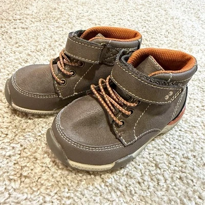 Zapato sin cordones marrón Hightop Surprize by Stride Rite talla 6 para niños pequeños usado en excelente estado Foto 1 de 4