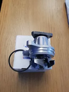 FORD FIESTA ST150 2.0 NEW GENUINE FORD WATER PUMP AND SEAL - Picture 1 of 1