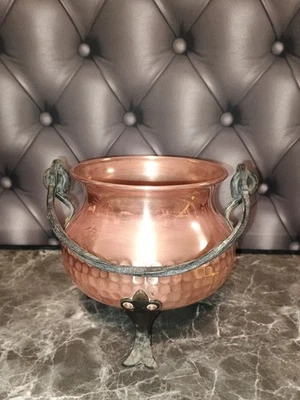 ancien petit chaudron en cuivre martelé anse en fer forgé Lecellier Villedieu - Photo 1/4