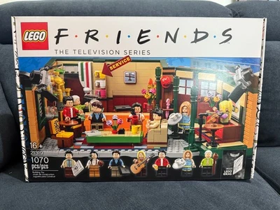 LEGO FRIENDS TV Series Central Perk (21319) -NEW - Image 1 of 4
