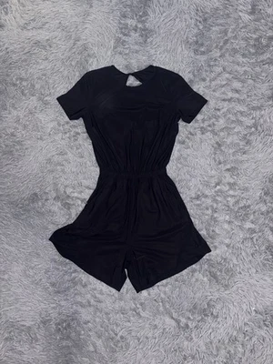 Женский легкий комбинезон Lululemon Цвет черный Высокий вырез Размер 2 Открытые задние карманы Б/У в отличном состоянии - Изображение 1 из 4