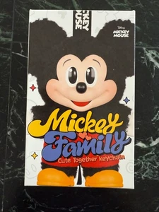 AUTÉNTICO NUEVO EN CAJA Pop Mart Mickey Family Lindo Llavero Felpa Caja Ciega EN EE. UU. - Imagen 1 de 8
