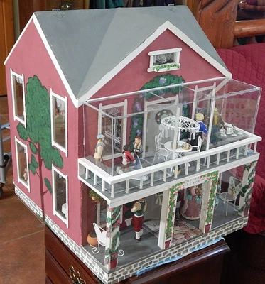 Винтажная уникальная 12-комнатная меблированная деревянная диорама кукольного домика ручной работы с фигурками - Изображение 1 из 4