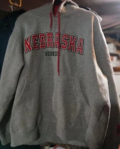 Team Athletics Nebraska Huskers Gray Hoodie Sweatshirt Size XL - Picture 1 of 2