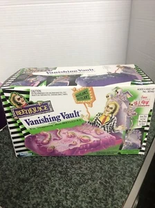 Beetlejuice Vanishing Vault - KENNER - Playset - Nuovo SCATOLA APERTA - con piccola figurina - Foto 1 di 9