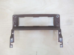 84 85 86 87 88 Pontiac Fiero tablero a consola central soporte de metal - Imagen 1 de 2