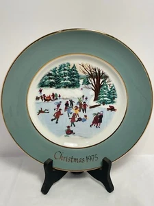 Vintage Avon (1975) Weihnachten Sammler Teller "Skater on the Pond" - Goldrand - Bild 1 von 4