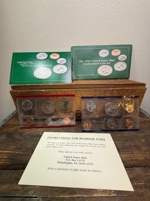 1993 US Mint 10 Coin Uncirculated Set Complete Philadelphia & Denver OGP & COA - Image 1 of 2