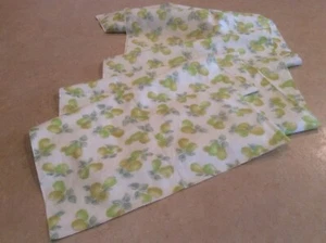 Vintage Cotton Fabric Pears Medium Scale 2 1/8 Yds x 35”w Quilts, Crafts, Nice! - Picture 1 of 4