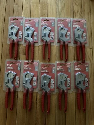 10 MILWAUKEE  1” PEX AND TUBING CUTTER #48224204 - Image 1 of 4