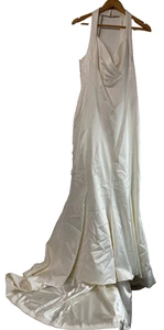 Debut Wedding Dress Size 14 - Neck Strap - Side Zip - Picture 1 of 10