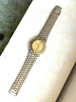 Vintage Gucci Men's Swiss Made Quartz Watch - 9000M Ivory Dial Gold Date as is - Image 1 of 4