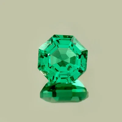 Lab Grown Colombian Hydrothermal Emerald Loose Gemstone Asscher Cut 12x12 mm - Image 1 of 4