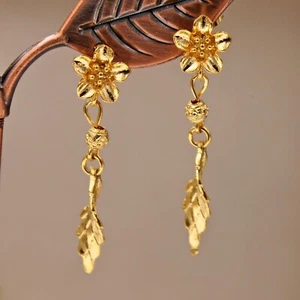 Hübsch neu 18K Gelbgold gefüllt Blume Perle & Blatt Nieten hängen Ohrringe - Bild 1 von 5