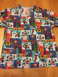 Christmas Sz M Scrub Top V-Neck 2 lower Double Pockets WS Fundamentally Cotton - Picture 1 of 10