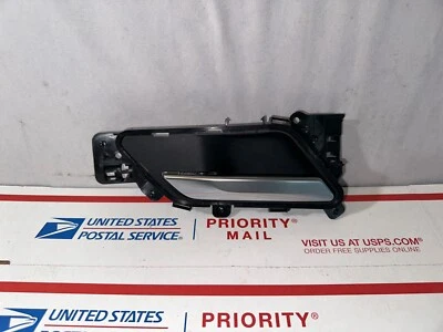 Jaguar XE 2017-2019 puerta trasera izquierda izquierda interior manija de puerta OEM Foto 1 de 4