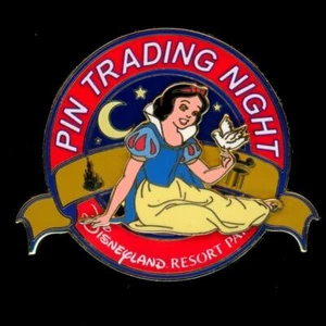 DLP DLRP Paris Pin Trading Night Snow White Holding Bird LE 400 Disney Pin 45196 - Picture 1 of 1