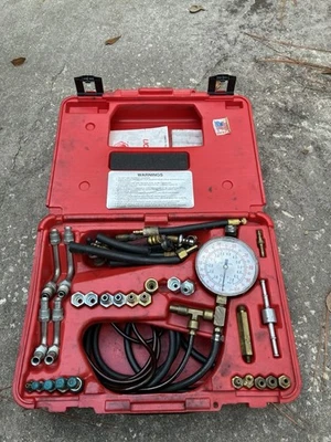 Kit de probador de presión de combustible maestro Matco Tools FIT443A en estuche con manual Foto 1 de 4