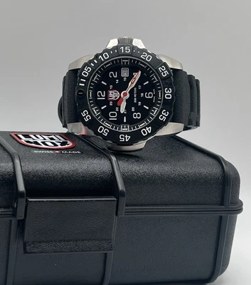 Reloj de cuarzo suizo para hombre Luminox Navy Seal acero con bisel Carbonox - XS.3251.CB Foto 1 de 4
