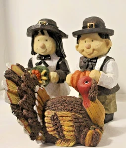 Resin Thanksgiving Table Decor Trio/ Boy and Girl Pilgrims/ Turkey - Bild 1 von 8
