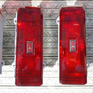 1986 1987 1988 Oldsmobile Cutlass Cutlass Supreme Tail Lights Set - Picture 1 of 4