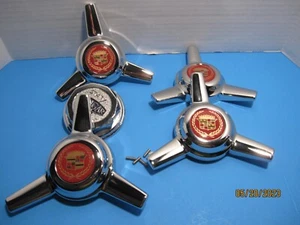 4 CRAGAR STAR WIRE CUSTOM CAPS 3 BAR SPINNERS KNOCK OFF WHEEL RED CADY EMBLE - Picture 1 of 2