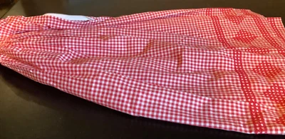 "Falda fruncida cosida en cruz gingham roja 22"" cintura 23"" largo borde 5 1/2""" Foto 1 de 4