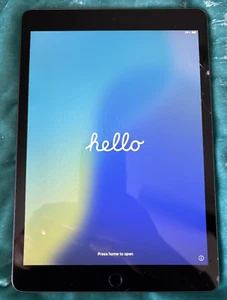Apple iPad 9th Generation 64GB w/WiFi - Cracked Screen - Works Great Otherwise - Photo 1/3