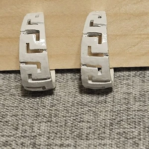 Vintage Napier Gold Tone & White Enamel Adjustable Screw Clip Back Hoop Earrings - Picture 1 of 8
