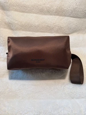 NUEVO Burberry Hero Bolso de Maquillaje de Viaje Marrón Chocolate Bolsa con Cremallera con Correa Foto 1 de 4