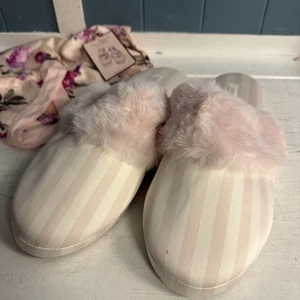 Victoria's Secret Women's Closed Toe Pink Striped Satin Faux Fur Slippers L 9/10 - Picture 1 of 5