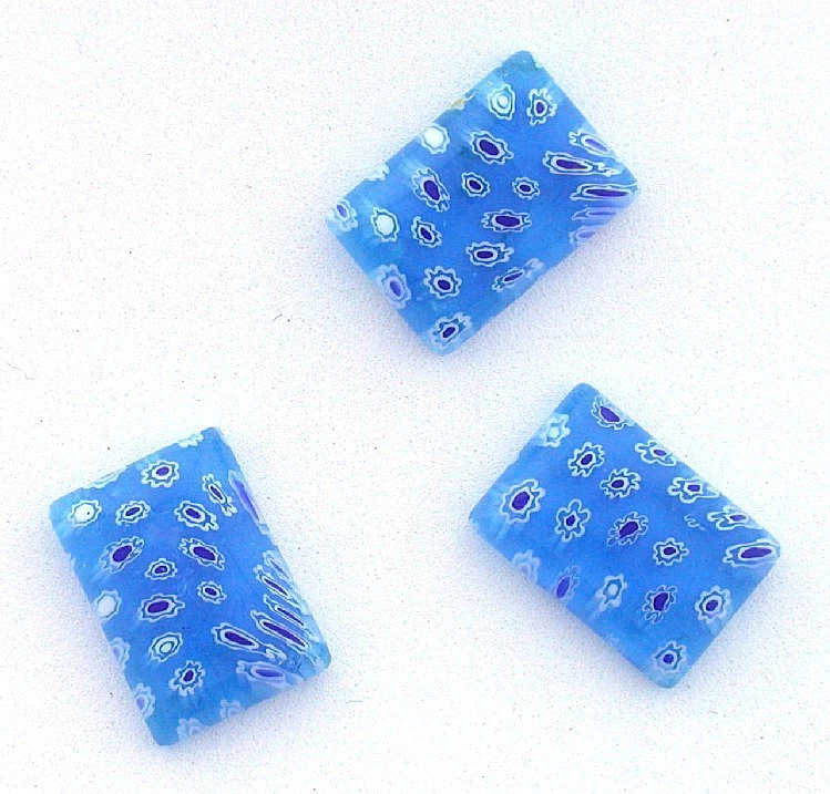 CUATRO CABUJÓN VIDRIO MILLEFIORI FLOR AZUL BLANCO RECTÁNGULO 18MM X 13MM MC18  Foto 1 de 1